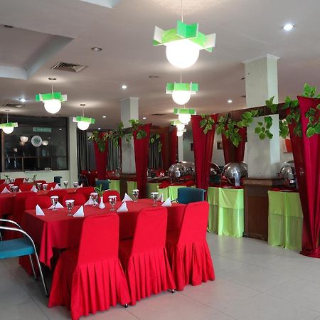 Oyo 742 Mona Plaza Hotel Pekanbaru Exteriér fotografie