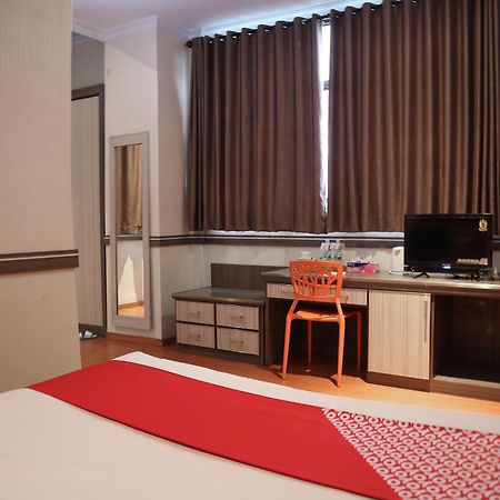 Oyo 742 Mona Plaza Hotel Pekanbaru Exteriér fotografie