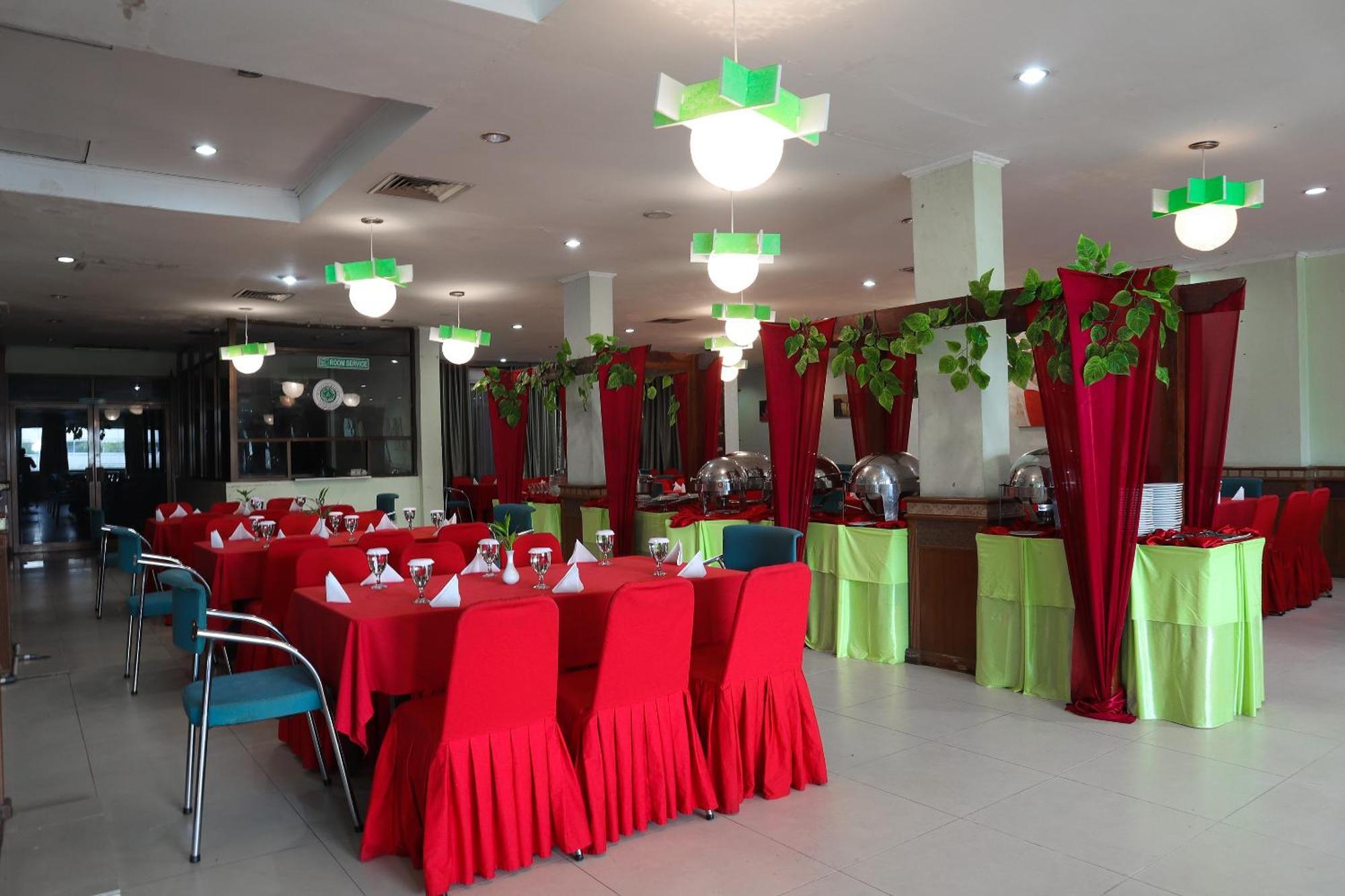 Oyo 742 Mona Plaza Hotel Pekanbaru Exteriér fotografie