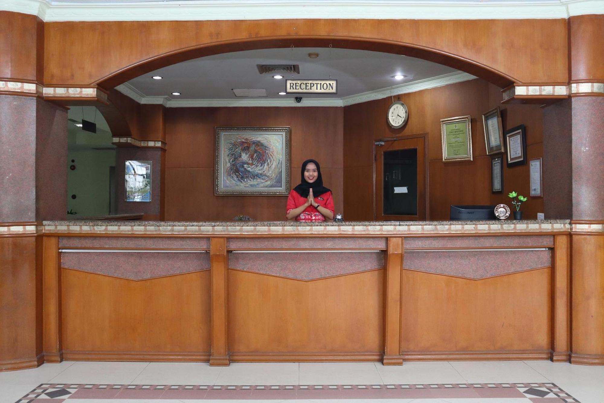 Oyo 742 Mona Plaza Hotel Pekanbaru Exteriér fotografie